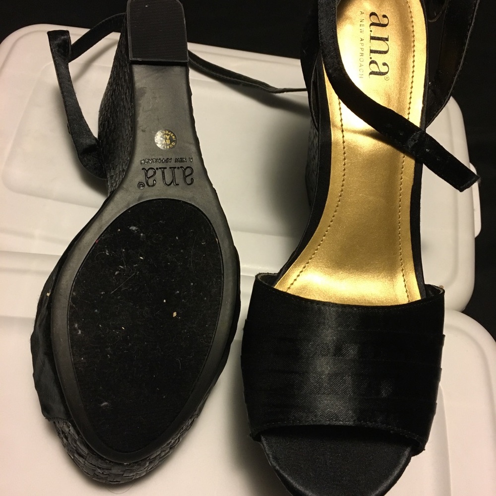 Shoes - Picture 2 of 4